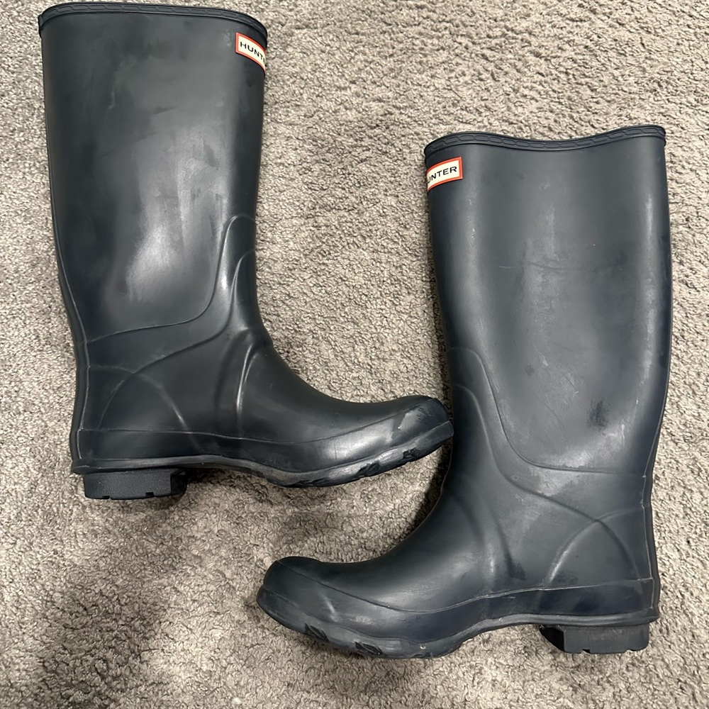 HUNTER tall buckle boot